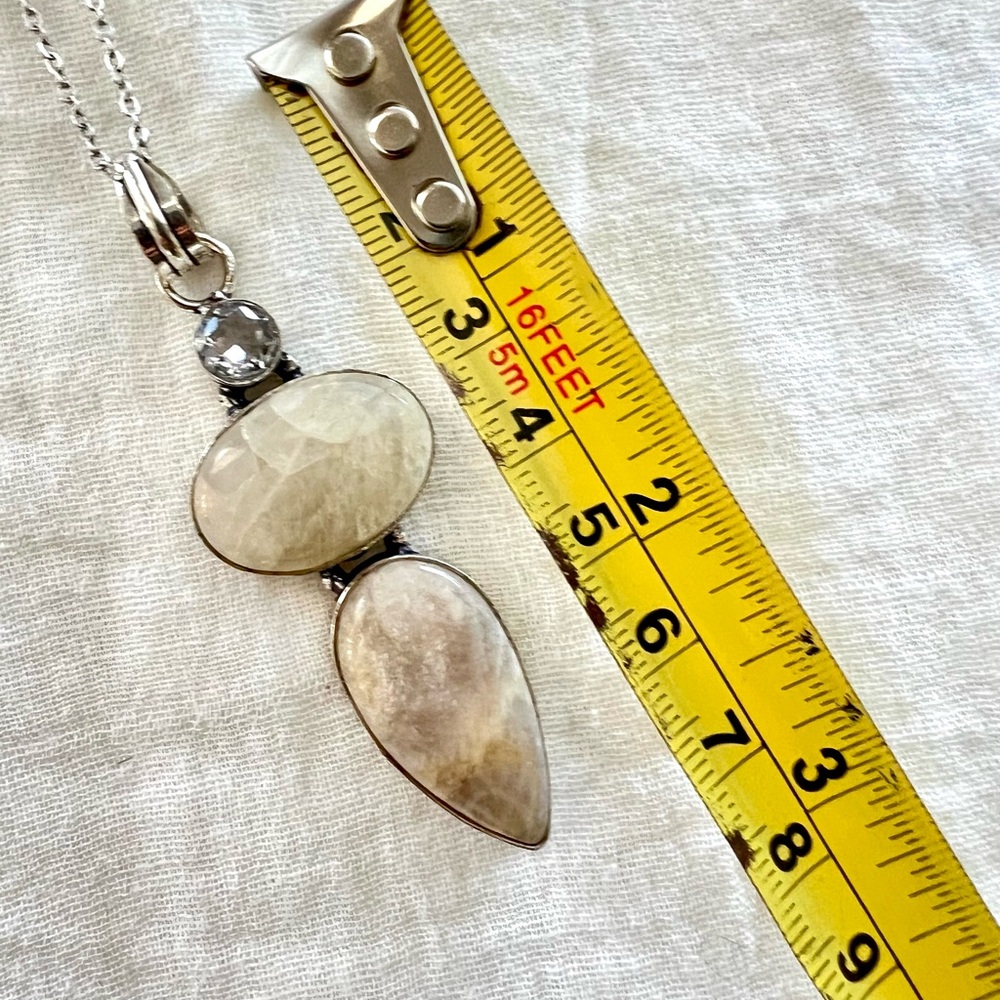 925 Feminine Peach Moonstone Pendant Necklace - Picture 3 of 6